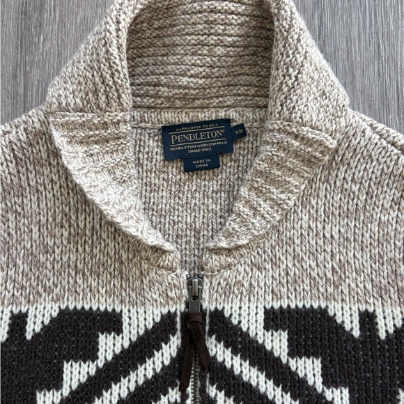 Women’s Pendleton Woolen Mills Zip-Up Sweater - Picture 2 of 3